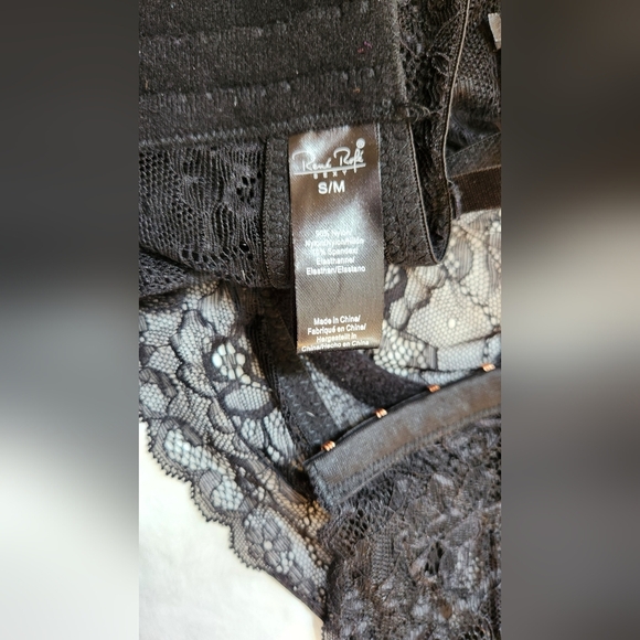 NWOT Rene Rofe Black Lace Bra and Panty Set - Picture 5 of 11